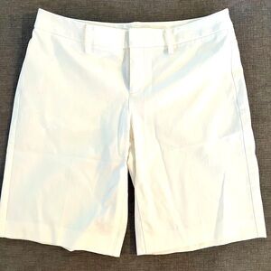 Ellie Tahari White Stretch shorts Sz 6